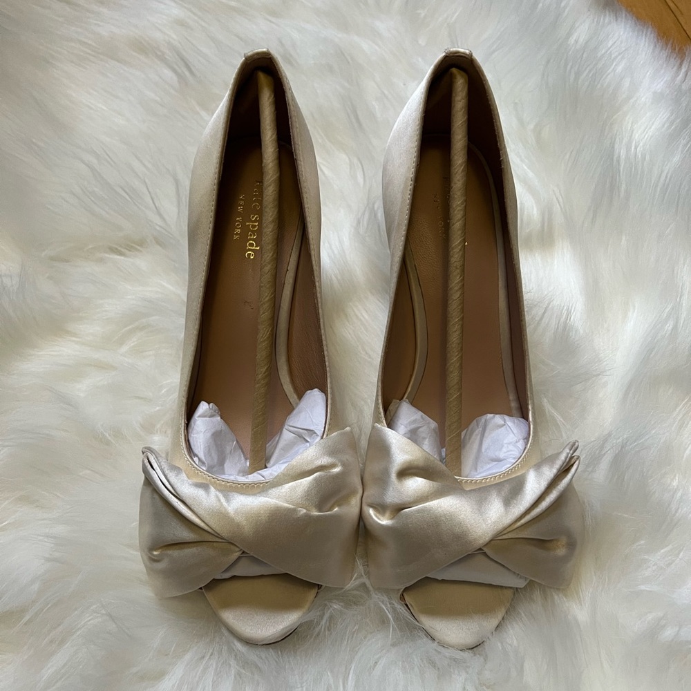 Kate Spade Satin Cream Bow Heels - Picture 7 of 14